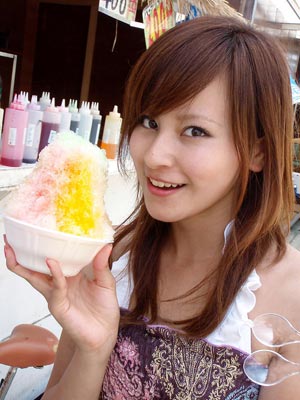 在PARTY上喝酒