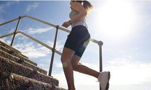 爬楼梯PK跑步 两种减肥运动哪种效果更好？